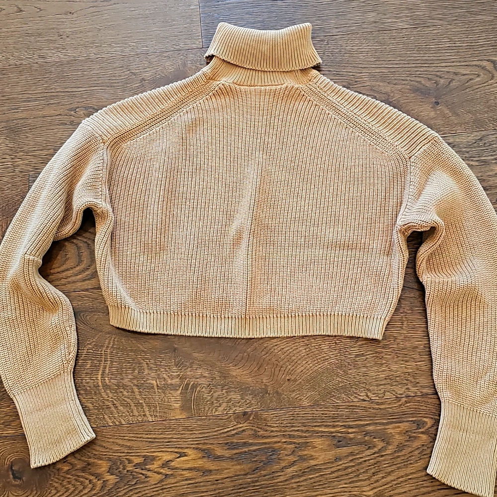 JKXX ladies tan cropped sweater.  Excellent condition.  Size M. Fits like a S.
